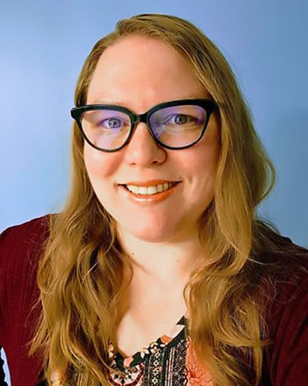 Headshot of Liz